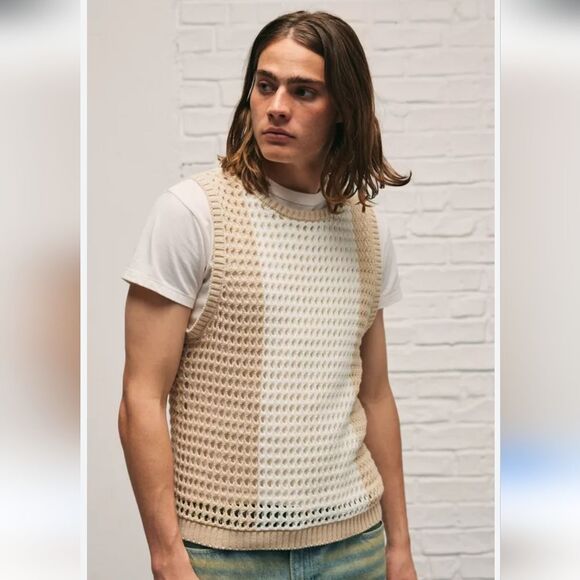 BDG navy Focus Knit crochet vest size Large NWT - Picture 6 of 8